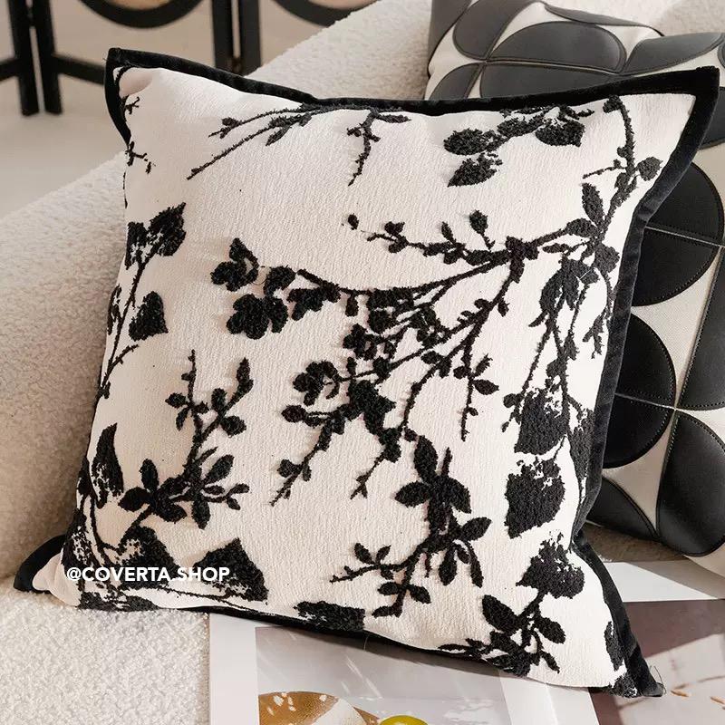 Sarung Bantal Sofa Minimalis Hitam Putih Monochrome – Cushion Cover Motif Modern Scandinavian