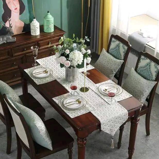 Taplak Meja Kain Panjang / Table Runner motif G0Y4RD ST Louis