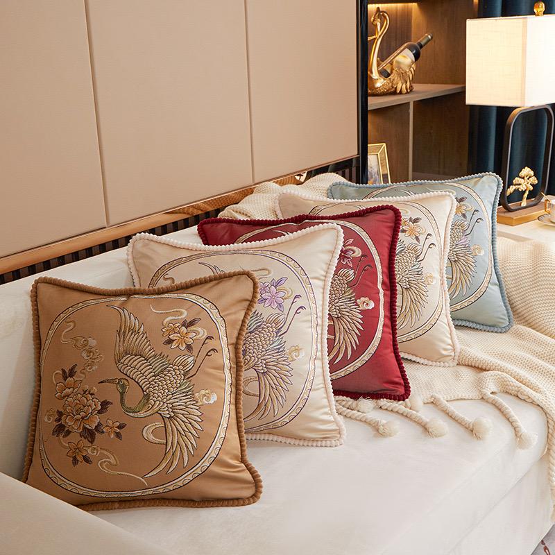 Sarung Bantal Kursi Sofa Coverta Belgi Classic Flower 45x45cm dengan Motif Bunga yang Halus dan Detail Bordiran Menawan - Dekorasi