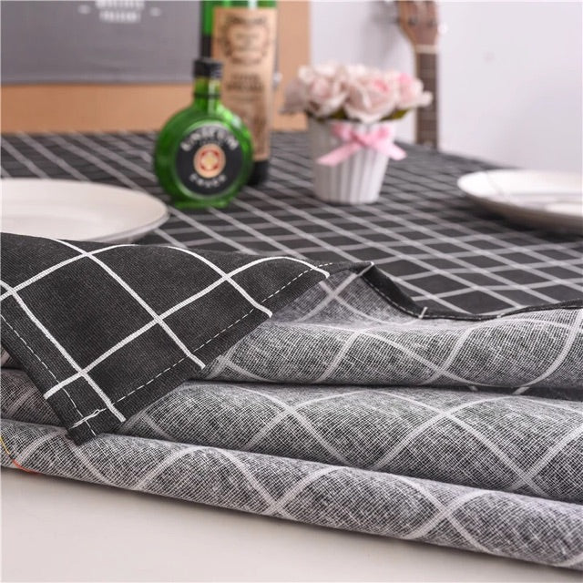 Taplak Meja Makan Kain Segi - Hitam - Motif Kotak Kotak