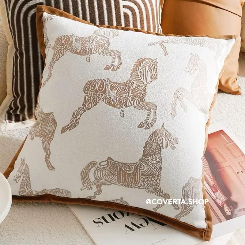 Sarung Bantal Sofa Kursi Japandi Style Coklat Putih Motif Kuda Geometris Premium 45x45cm