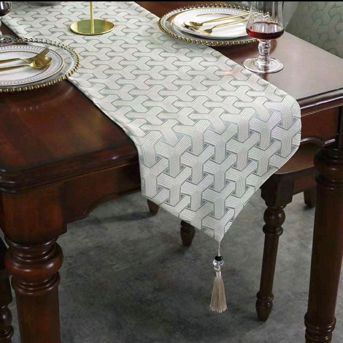 Taplak Meja Kain Panjang / Table Runner motif G0Y4RD ST Louis