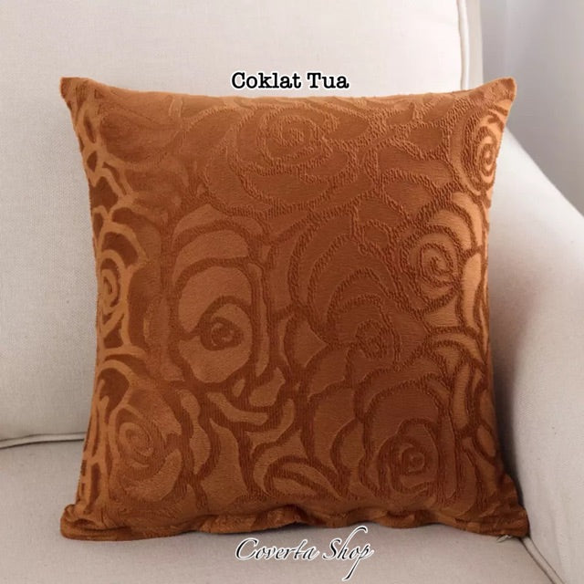 Sarung Bantal Kursi Sofa Bunga Suede Bludru 40x40cm
