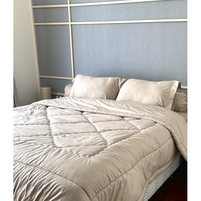 Bed Cover Polos Motif Emboss Set 180x200x30cm