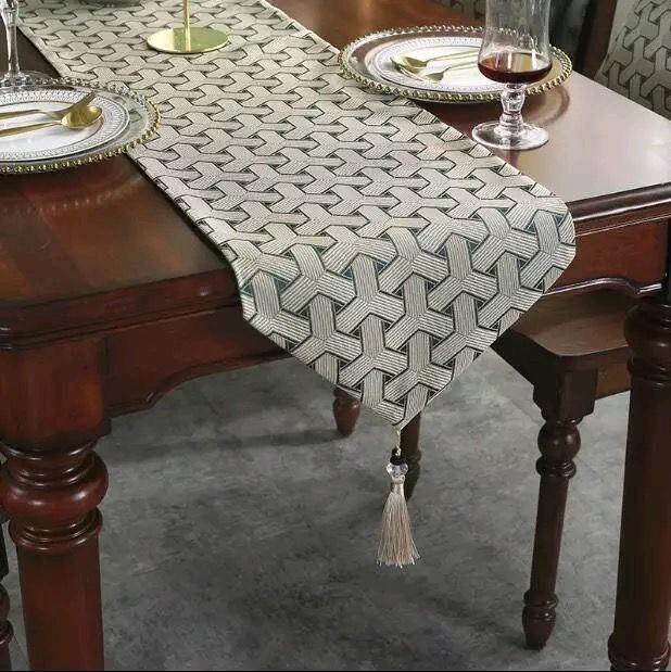 Taplak Meja Kain Panjang / Table Runner motif G0Y4RD ST Louis