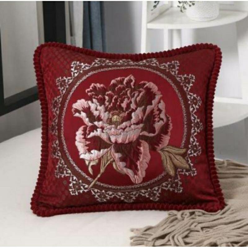 Sarung Bantal Kursi Sofa Coverta Belgi Classic Flower 45x45cm dengan Motif Bunga yang Halus dan Detail Bordiran Menawan - Dekorasi