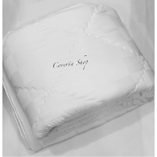 Bed Cover Hotel Putih Salur / Kotak Dobby Comforter 250x230cm (Tanpa Sprei)