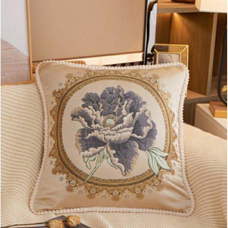 Sarung Bantal Kursi Sofa Coverta Belgi Classic Flower 45x45cm dengan Motif Bunga yang Halus dan Detail Bordiran Menawan - Dekorasi
