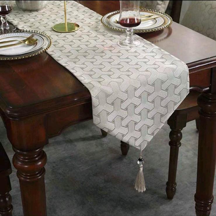 Taplak Meja Kain Panjang / Table Runner motif G0Y4RD ST Louis
