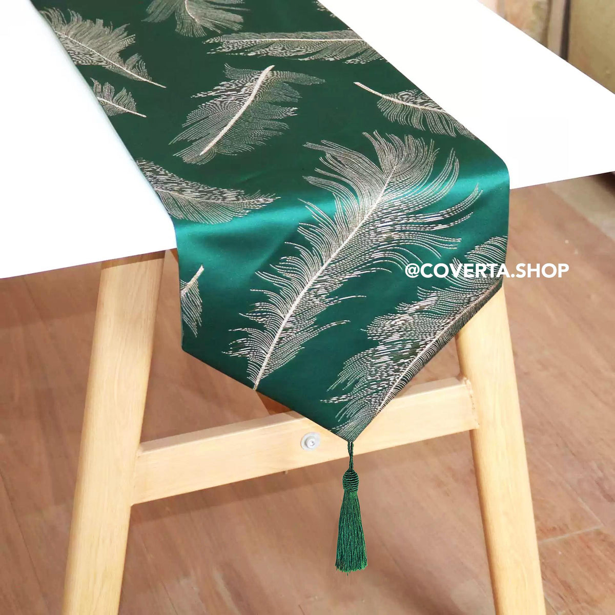 Coverta Shop Table Runner Motif Feather Hijau Tosca 33x200 cm Taplak Meja Tamu Kualitas Jacquard Printing Elegan & Cantik