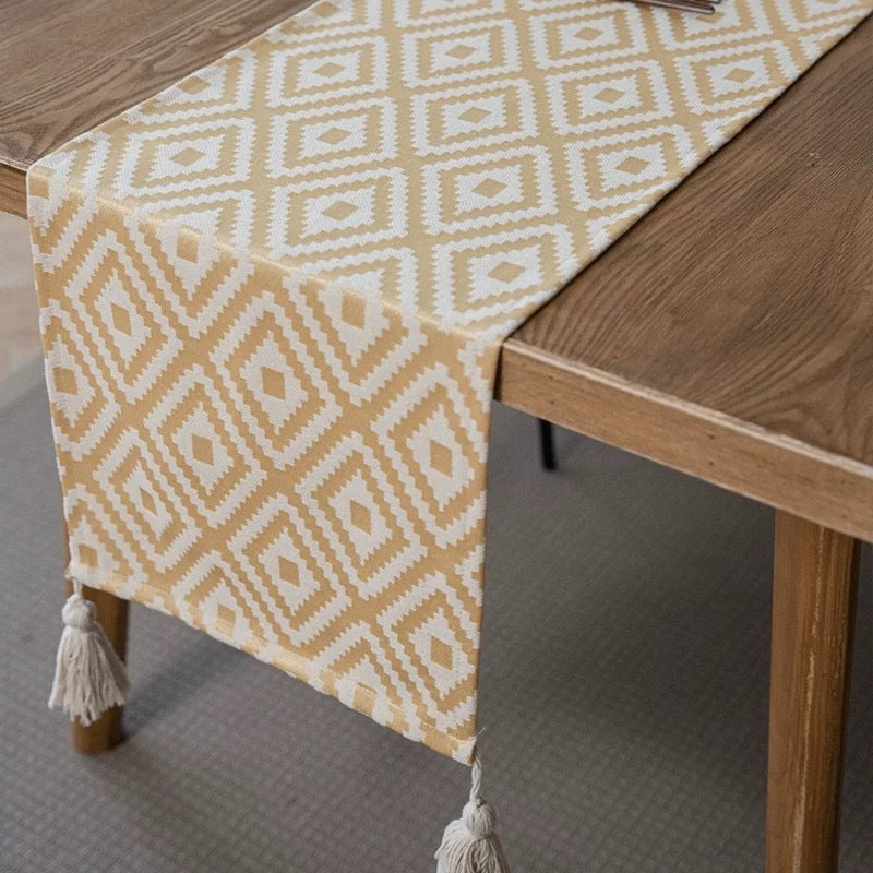 Table Runner Boho Scandinavian | Alas Meja Panjang Motif Geometris dengan Tassel