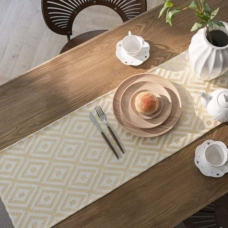 Table Runner Boho Scandinavian | Alas Meja Panjang Motif Geometris dengan Tassel
